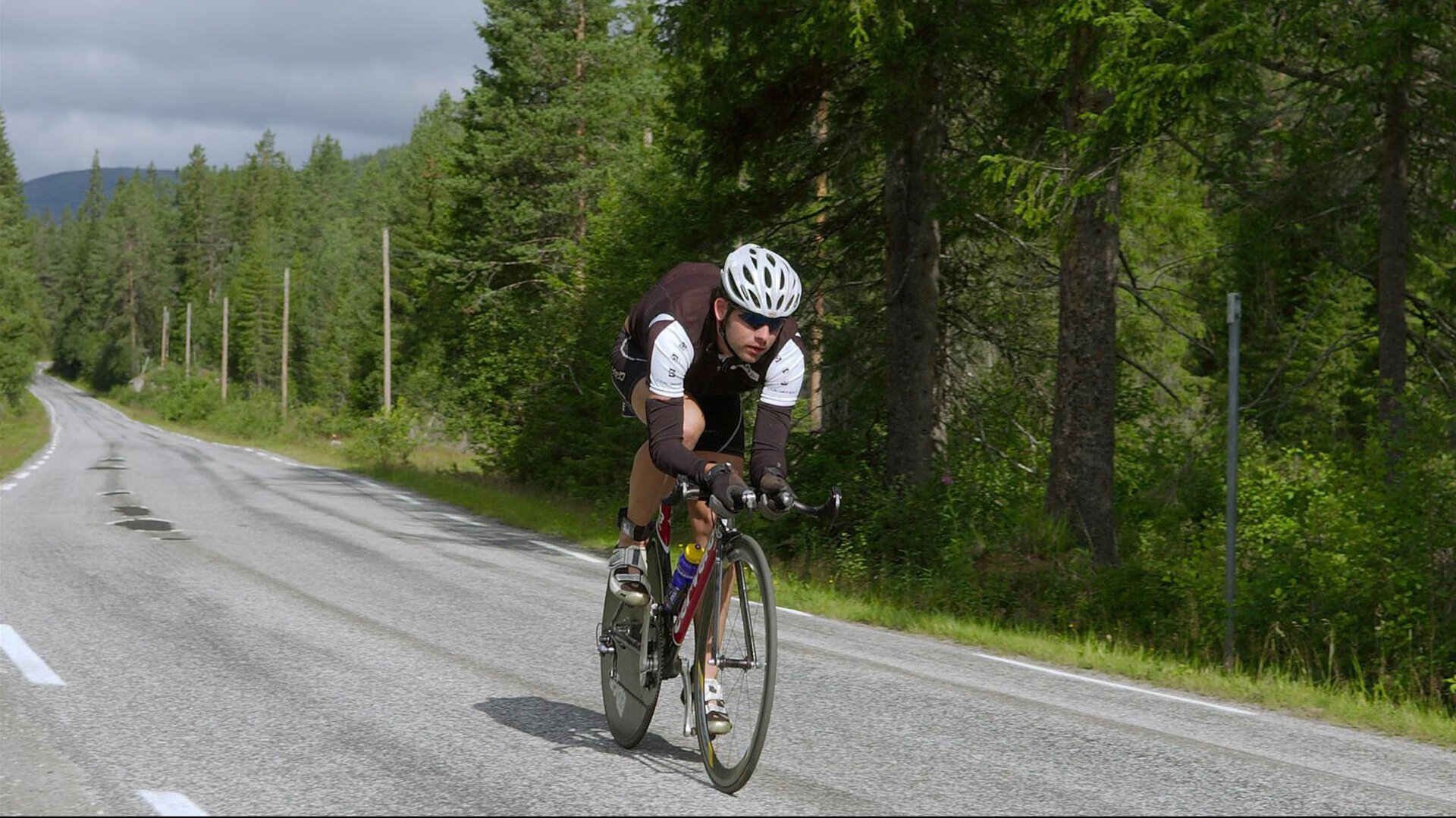 “快速、激烈，充满变化！壁球赛场在高新区全民健身馆上演极速竞技”
